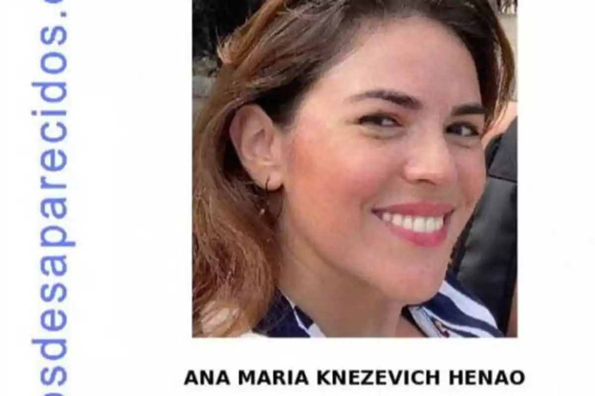 Mujer sonriente con cabello castaño claro y nombre "ANA MARIA KNEZEVICH HENAO" escrito debajo de la foto.