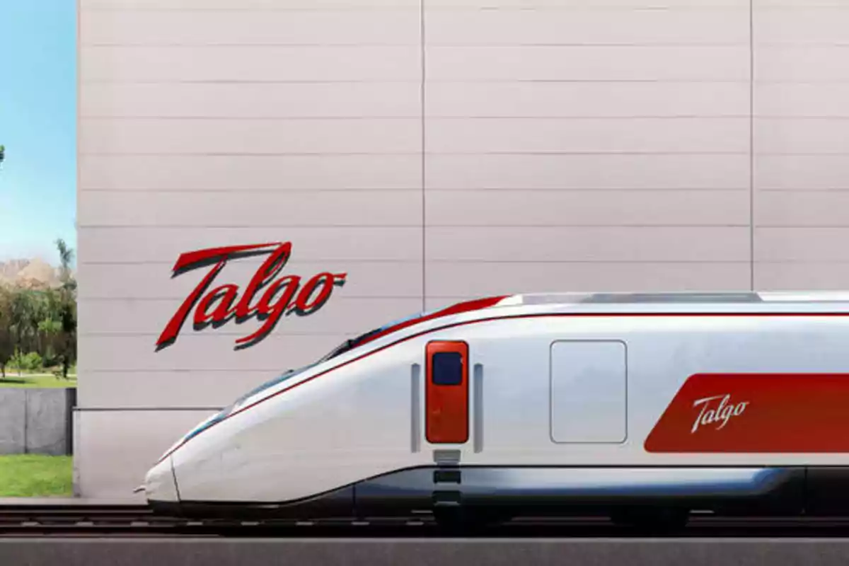 Tren de alta velocidad Talgo frente a un edificio con el logotipo de Talgo.