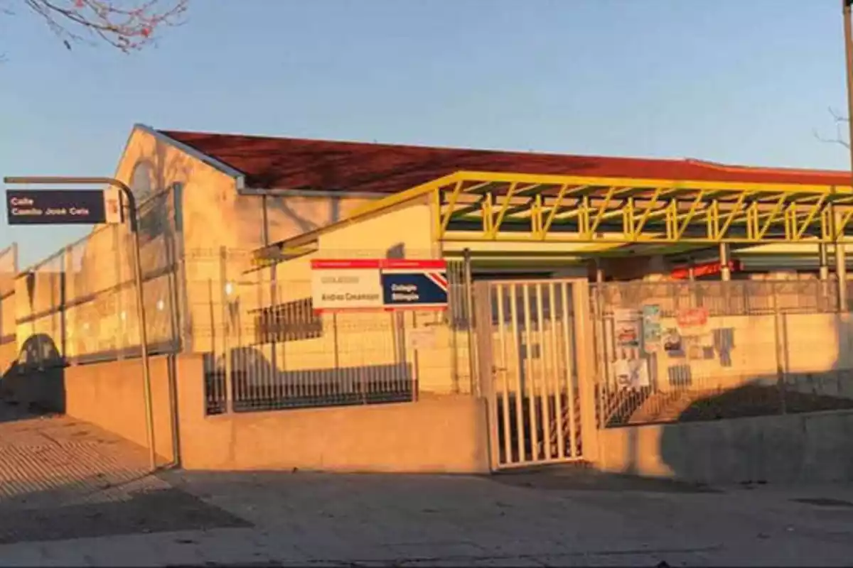 Fachada del CEIP Andrea Sotomayor de Paracuellos de Jarama