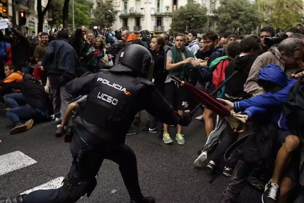 Hechos violentos del 1 de octubre en Cataluña.