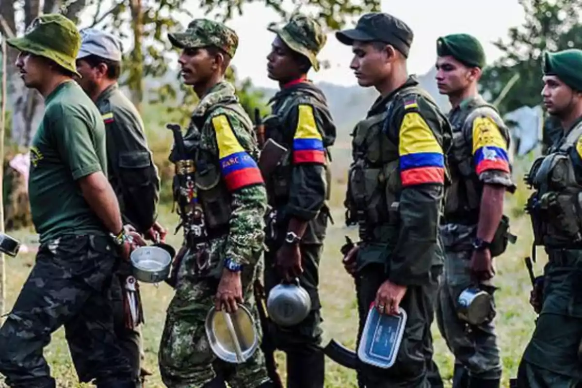 Fotografía de un grupo de guerrilleros de las FARC colombianas