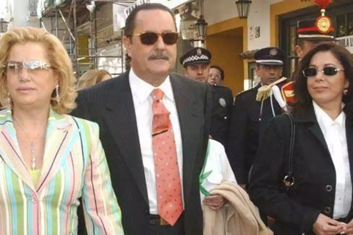 Maite Zaldívar, Julián Muñoz e Isabel Pantoja.