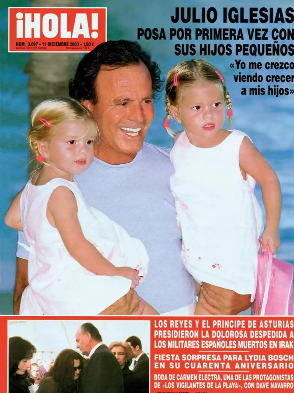Portada de la revista ¡HOLA! del 11 de diciembre de 2003, con Julio Iglesias posando por primera vez con sus hijos pequeños.