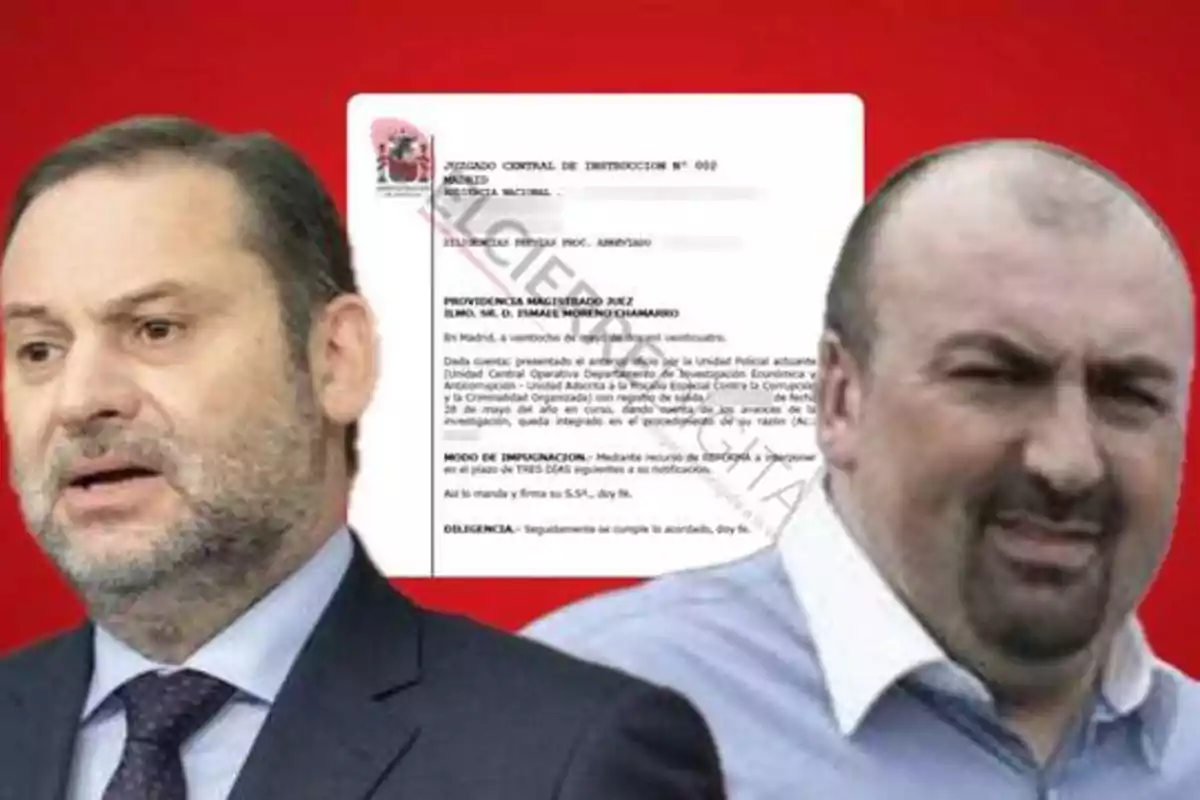 Dos hombres en primer plano con un documento oficial de fondo sobre un fondo rojo.