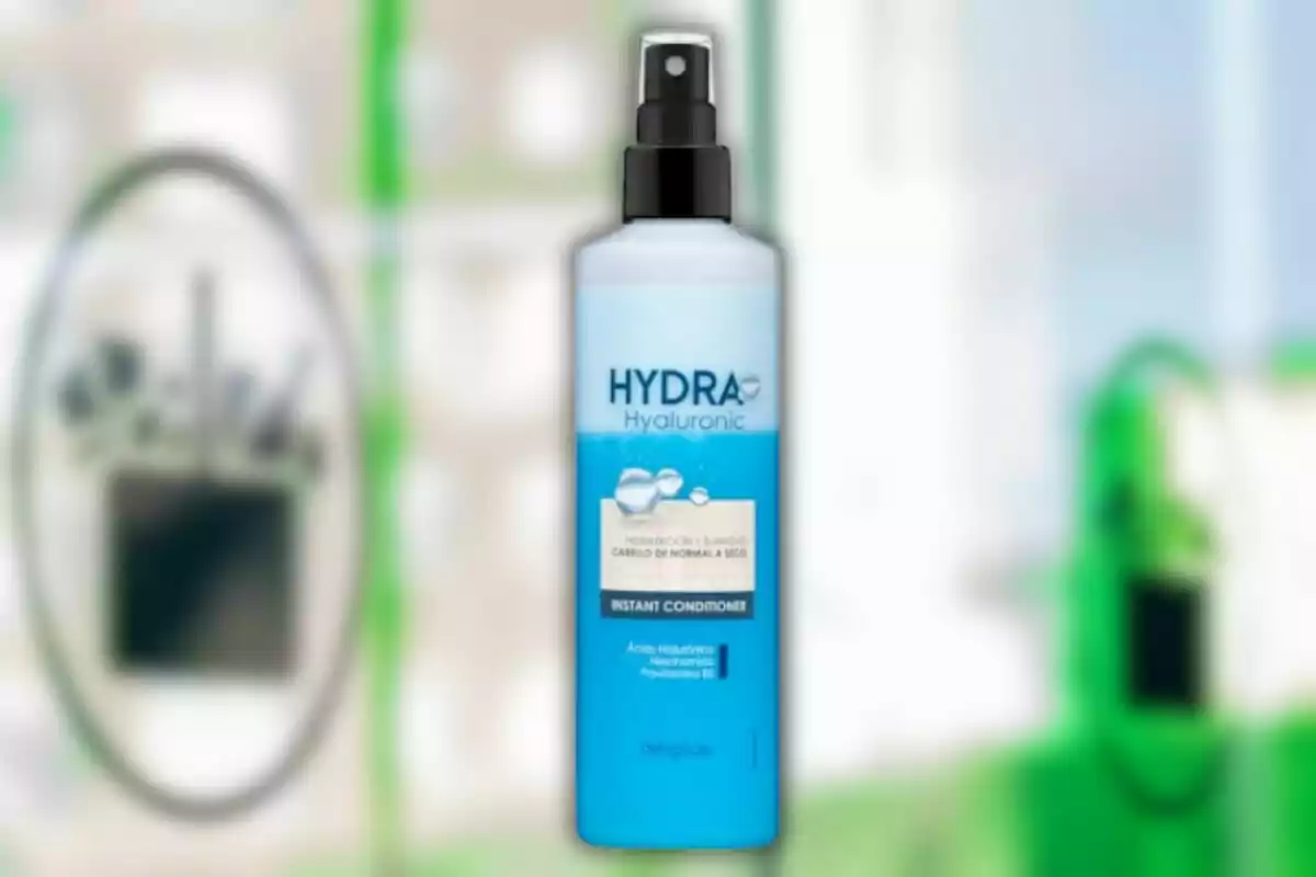 Botella de acondicionador instantáneo Hydra Hyaluronic con ácido hialurónico y niacinamida para cabello de normal a seco. Botella de acondicionador instantáneo Hydra Hyaluronic con ácido hialurónico y niacinamida para cabello de normal a seco.
