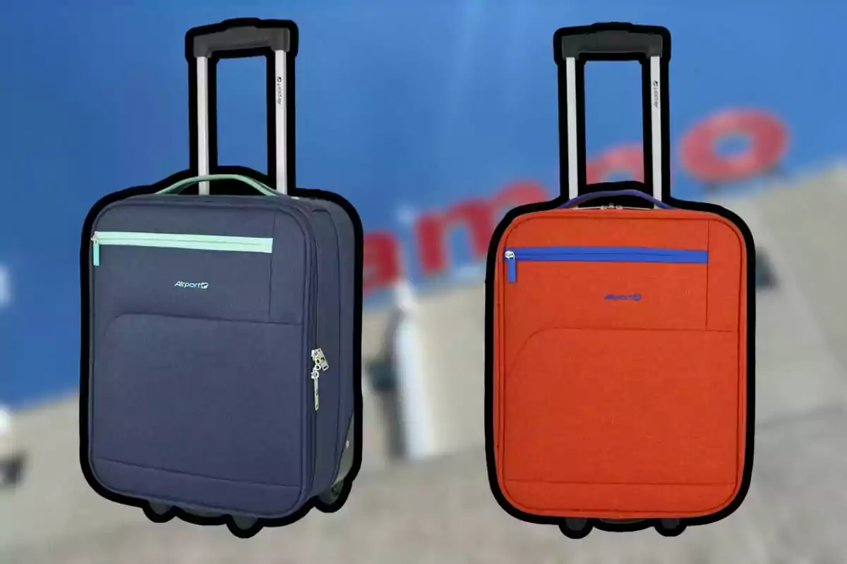 Dos maletas de viaje con ruedas y asas retráctiles, una azul con detalles en verde y otra naranja con detalles en azul, sobre un fondo desenfocado. Dos maletas de viaje con ruedas y asas retráctiles, una azul con detalles en verde y otra naranja con detalles en azul, sobre un fondo desenfocado.