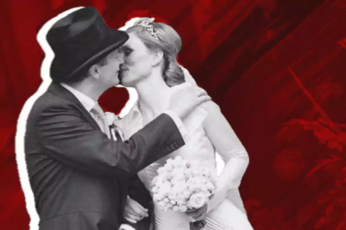 Una pareja vestida de novios se besa frente a un fondo rojo. Una pareja vestida de novios se besa frente a un fondo rojo.
