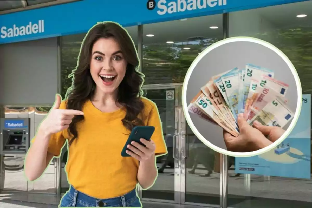 Mujer sonriente con camiseta amarilla y teléfono móvil frente a un banco Sabadell, con una imagen superpuesta de una mano sosteniendo billetes de euro.