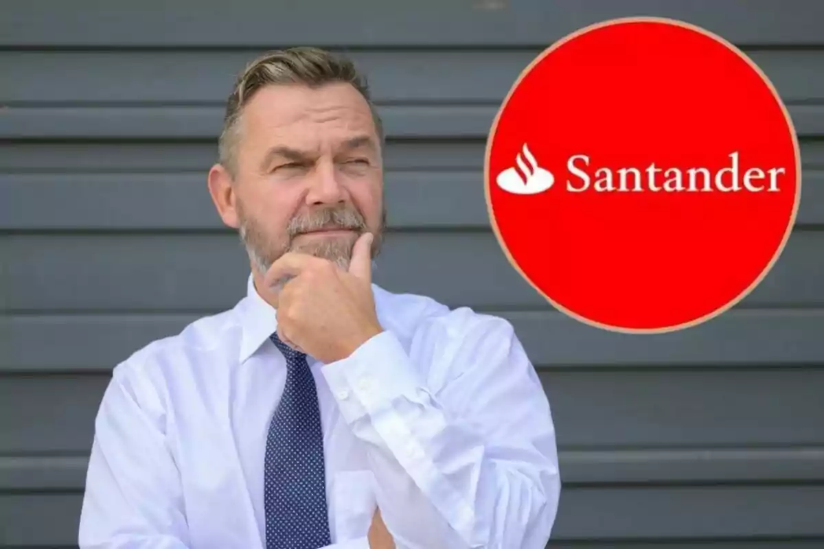 Hombre pensativo con camisa blanca y corbata azul frente a un logotipo de Santander.