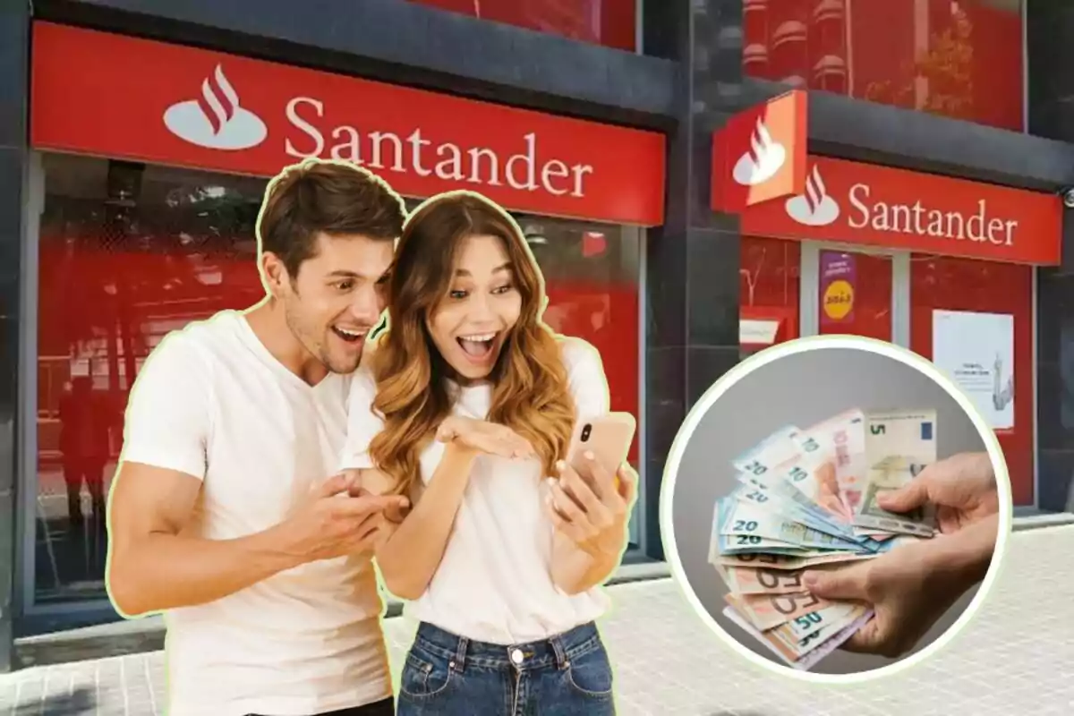 Una pareja emocionada mirando un teléfono frente a una sucursal del banco Santander con una imagen de manos sosteniendo billetes.