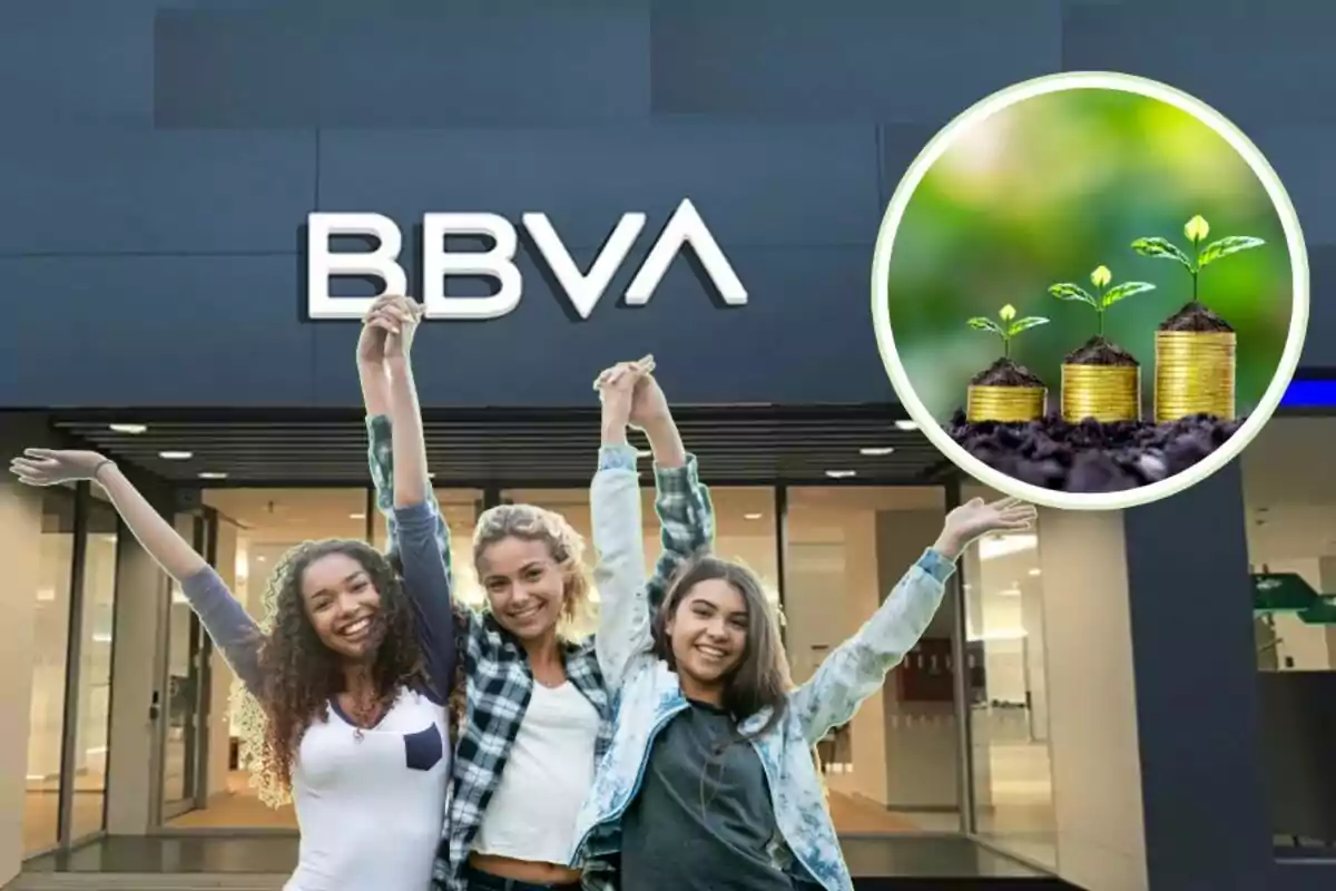 Tres personas felices levantando los brazos frente a un edificio de BBVA con un gráfico de crecimiento de plantas sobre monedas.