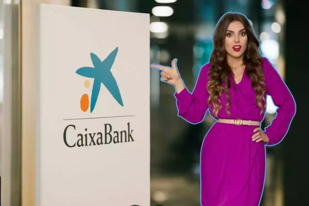 Mujer con vestido morado señalando un cartel de CaixaBank.