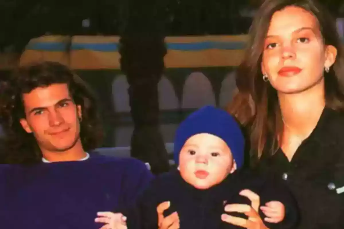 Rodolfo Sancho y Silvia Bronchalo junto a su hijo Daniel.