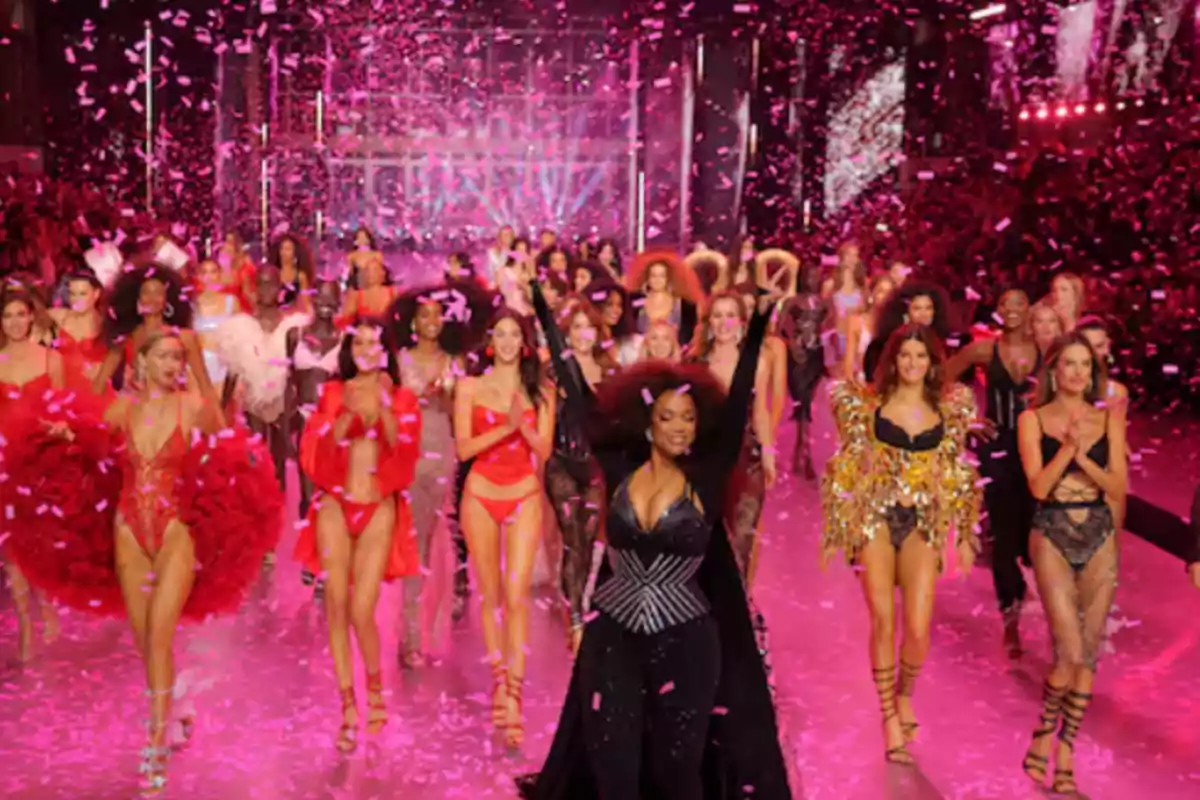 Imagen del cierre del desfile de Victoria´s Secret 2024.