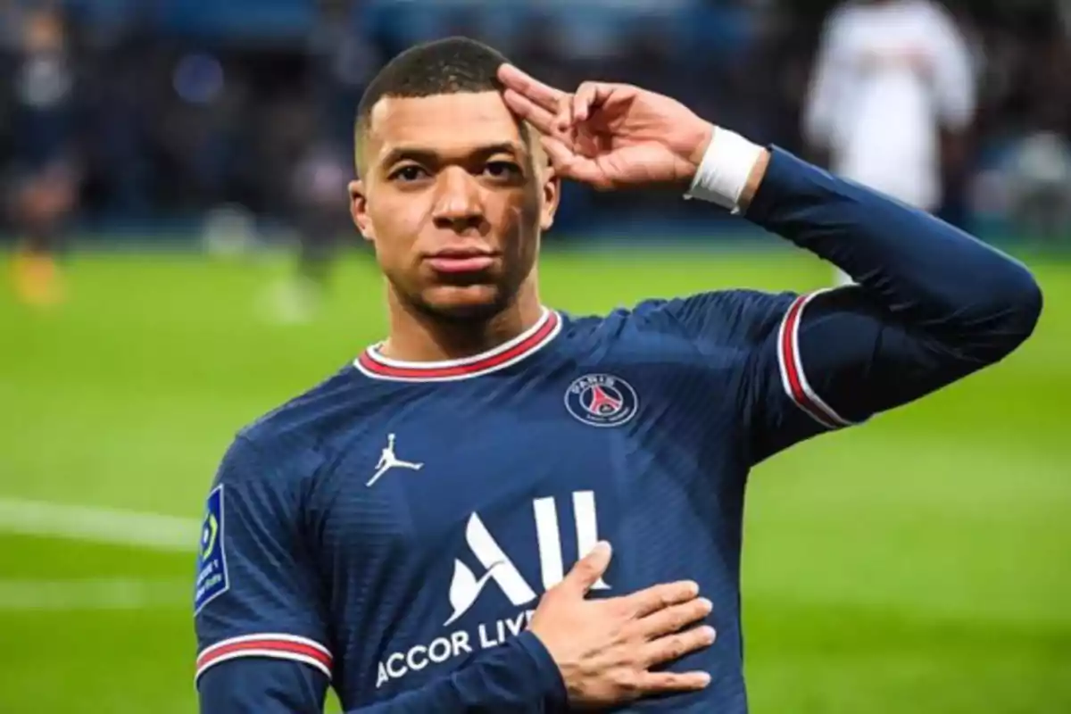 El futbolista Kylian Mbappé durante un partido con el PSG.