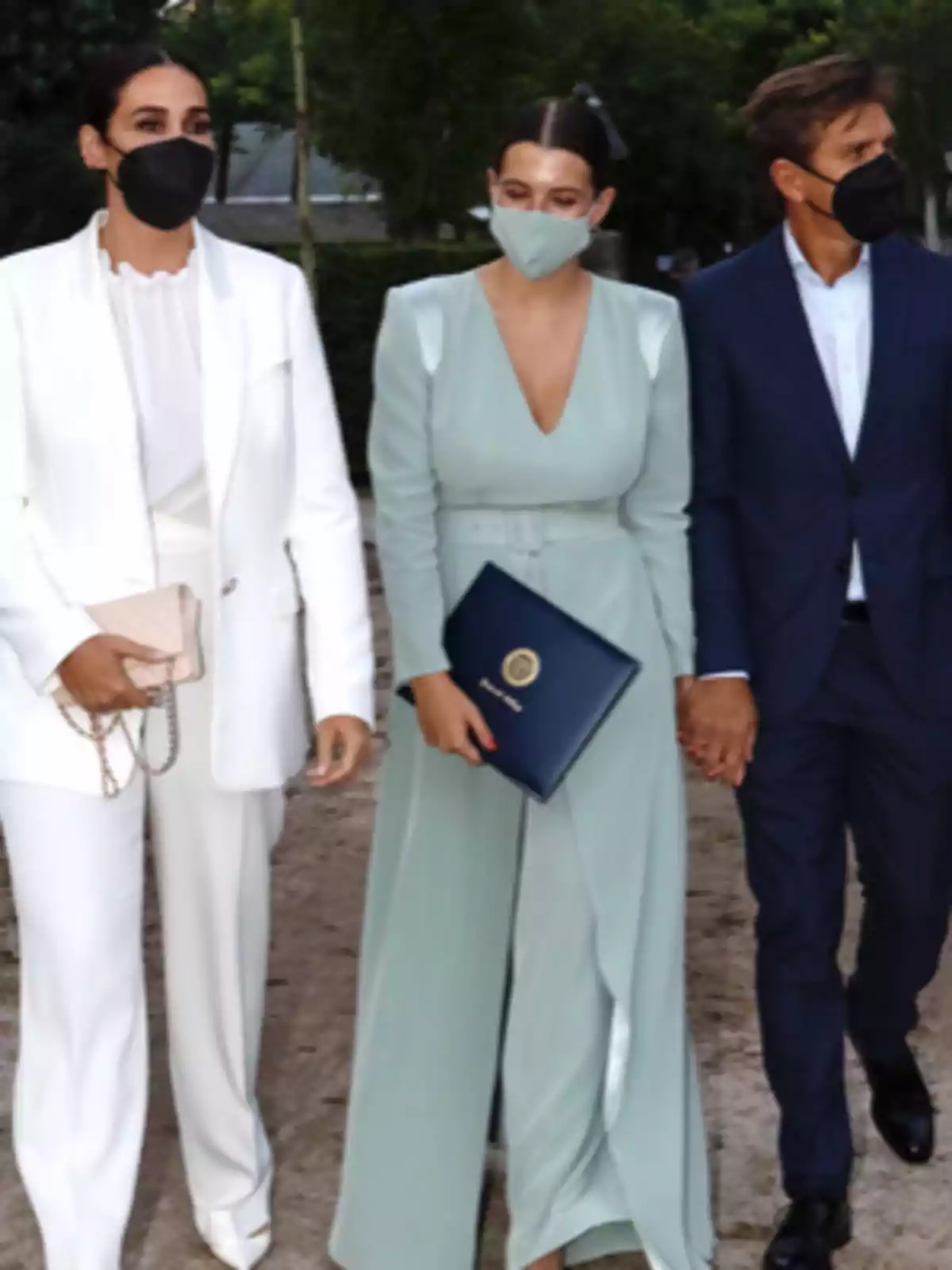 Vicky Martín Berrocal junto a su ex marido Manuel Díaz 'El Cordobés' en la graduación de su hija Alba.