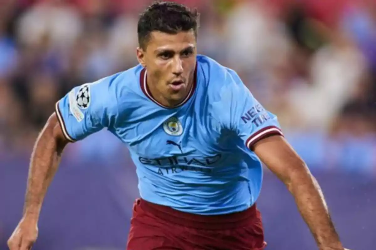 Rodri Hernández en un partido con el Manchester City