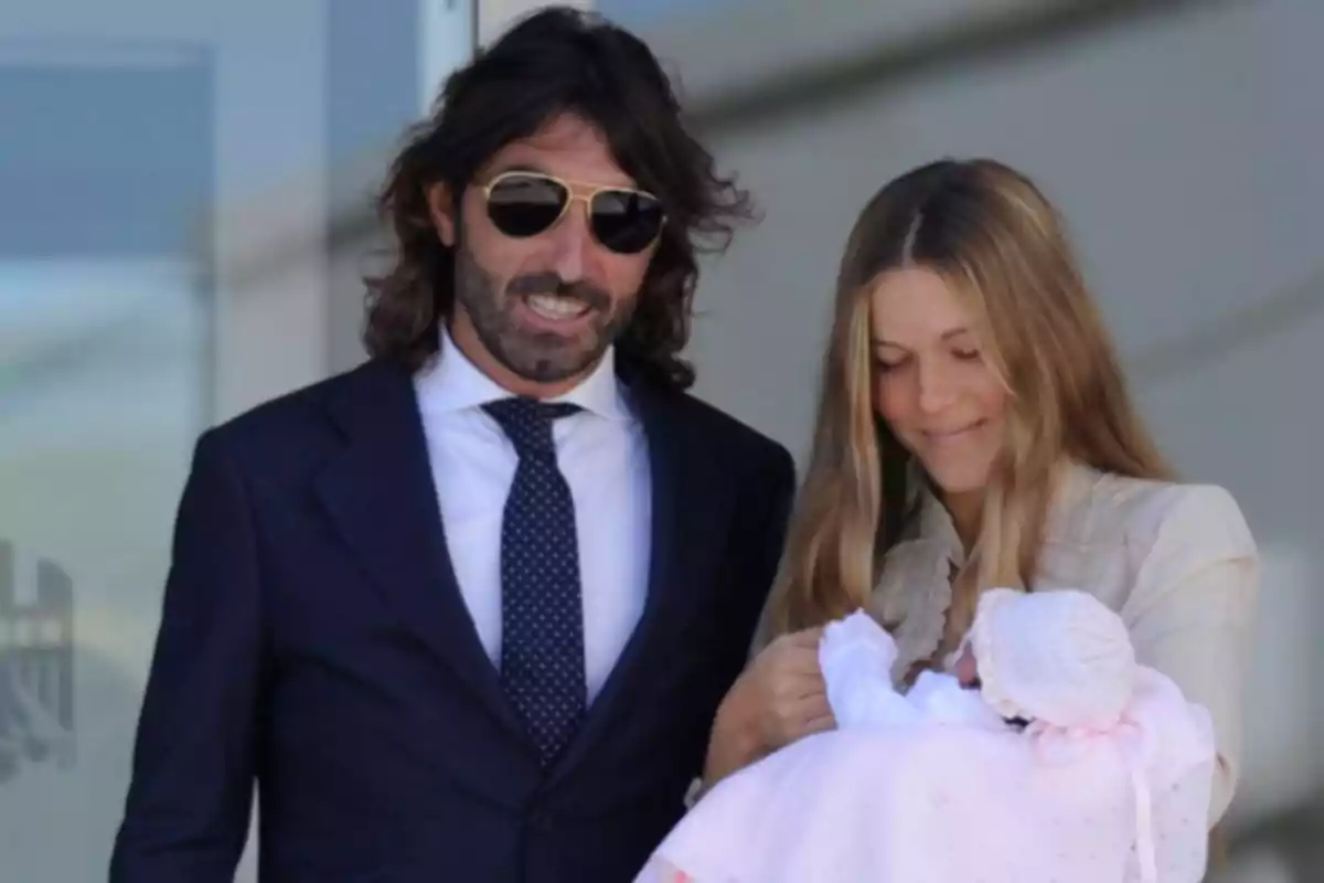 Javier Hidalgo junto a su expareja Sol González y su hija Camila.