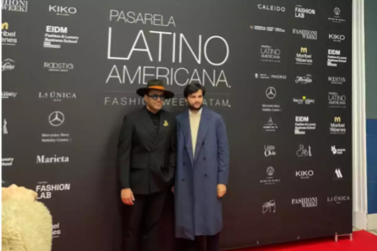 Alejandro Medrano con el director de la Fundación Academia de la Moda Española, Sergio Álvarez