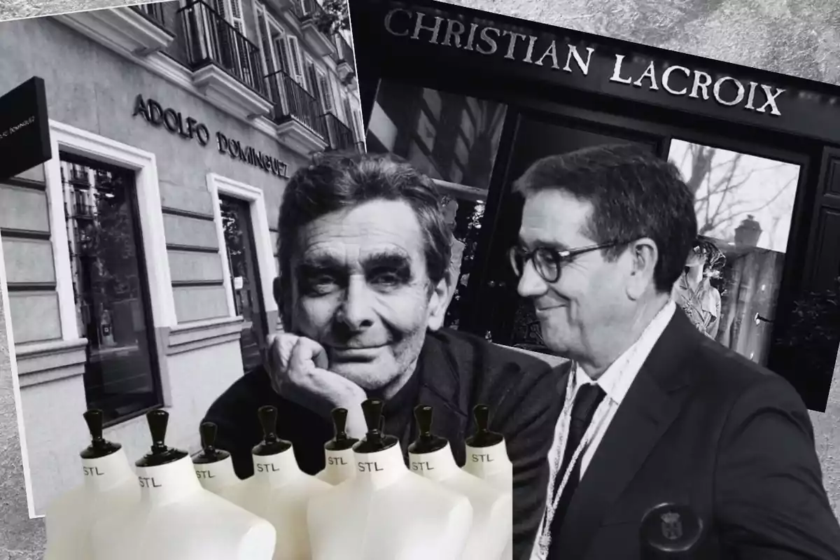 Una imagen en blanco y negro muestra dos hombres sonriendo, con maniquíes en primer plano y las fachadas de las tiendas Adolfo Domínguez y Christian Lacroix al fondo.