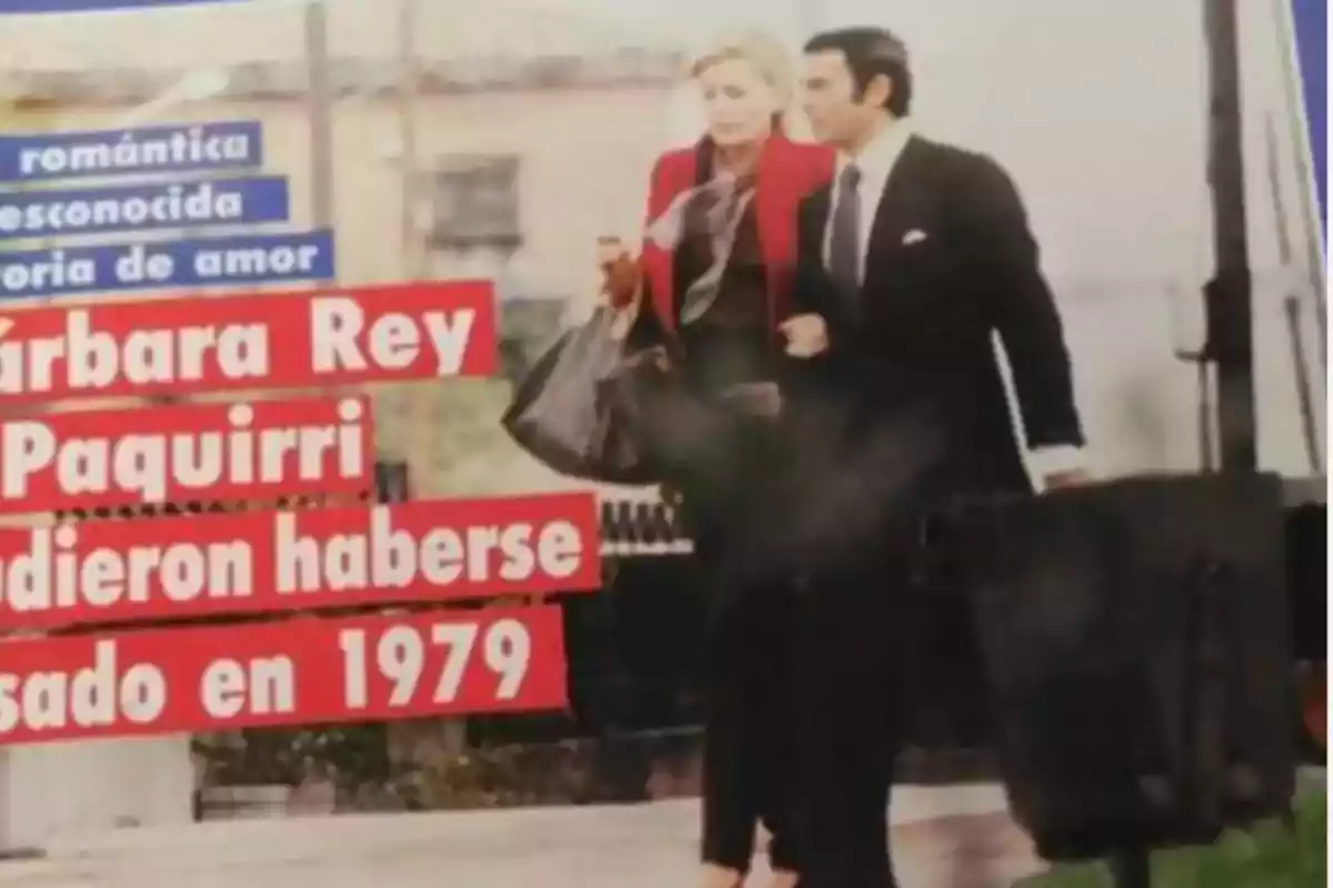 Una pareja camina junta mientras se menciona una historia de amor de 1979. Una pareja camina junta mientras se menciona una historia de amor de 1979.