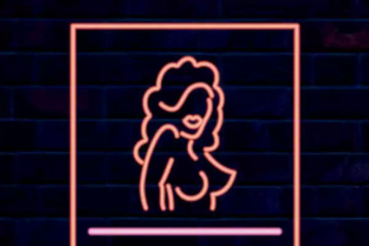 Dibujo de una mujer en luces de neón rosas sobre un fondo oscuro