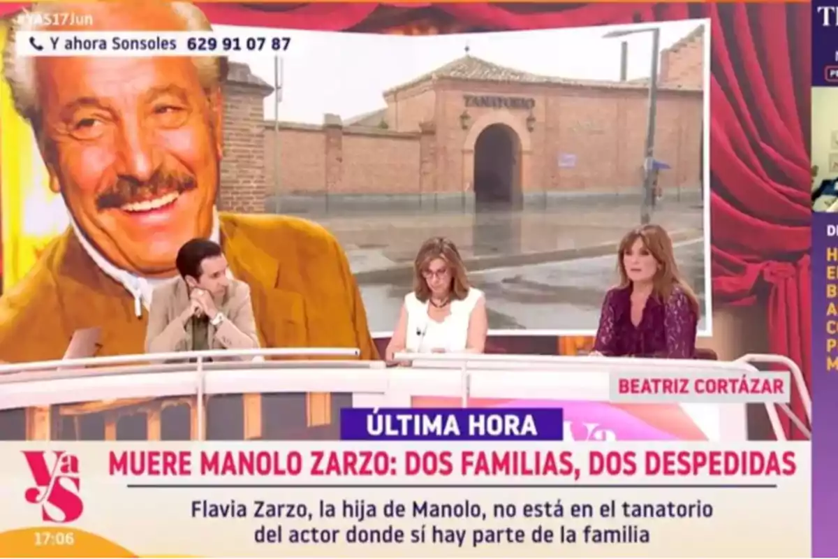 Tres presentadores de televisión están en un set con la imagen de un hombre mayor sonriente y la entrada de un tanatorio de fondo, mientras en la pantalla se informa sobre la muerte de Manolo Zarzo y la ausencia de su hija en el tanatorio Tres presentadores de televisión están en un set con la imagen de un hombre mayor sonriente y la entrada de un tanatorio de fondo, mientras en la pantalla se informa sobre la muerte de Manolo Zarzo y la ausencia de su hija en el tanatorio