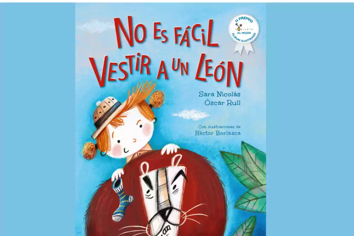 Portada de un libro infantil titulado No es fácil vestir a un león donde aparece una niña con sombrero y coletas sentada sobre un león que tiene una expresión seria mientras la niña sostiene un calcetín azul