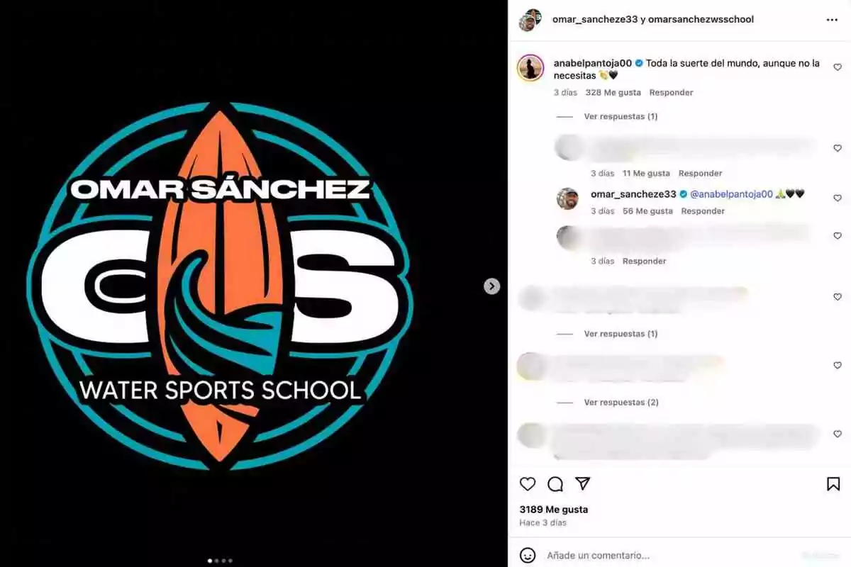 Logotipo de una escuela de deportes acuáticos con una tabla de surf naranja en el centro rodeada por olas azules y las palabras Omar Sánchez Water Sports School Logotipo de una escuela de deportes acuáticos con una tabla de surf naranja en el centro rodeada por olas azules y las palabras Omar Sánchez Water Sports School