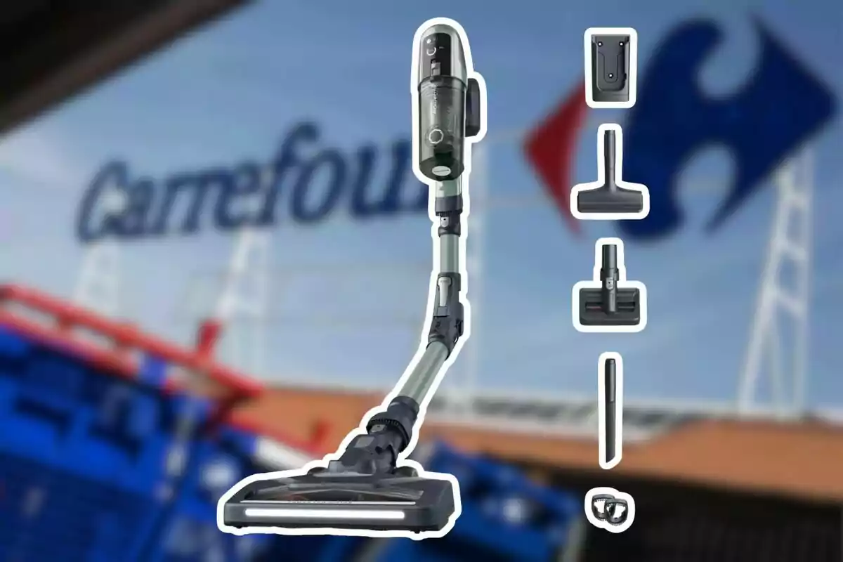 Aspiradora con varios accesorios sobre un fondo desenfocado de un supermercado Carrefour Aspiradora con varios accesorios sobre un fondo desenfocado de un supermercado Carrefour