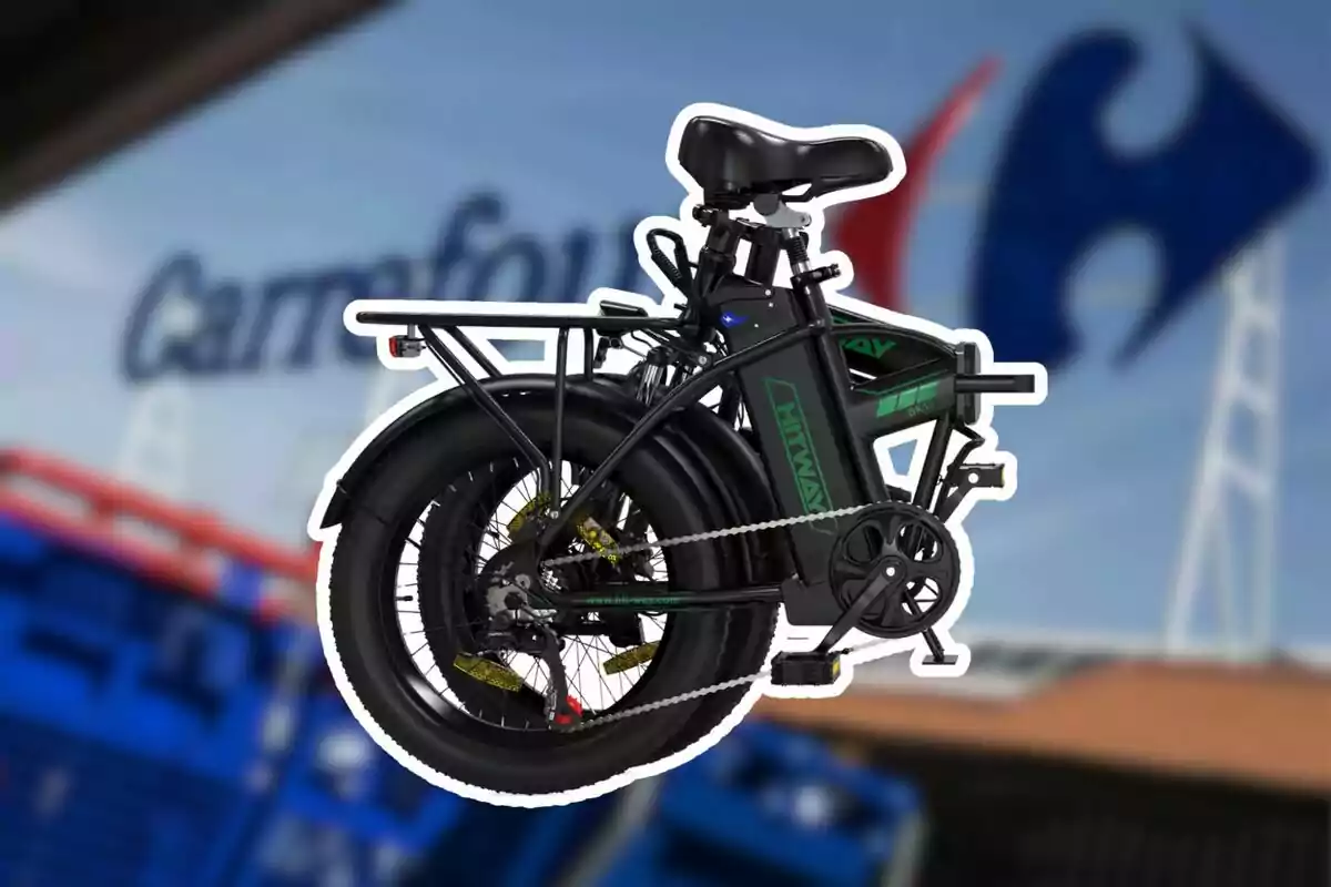 Bicicleta eléctrica plegable negra con fondo de un supermercado. Bicicleta eléctrica plegable negra con fondo de un supermercado.