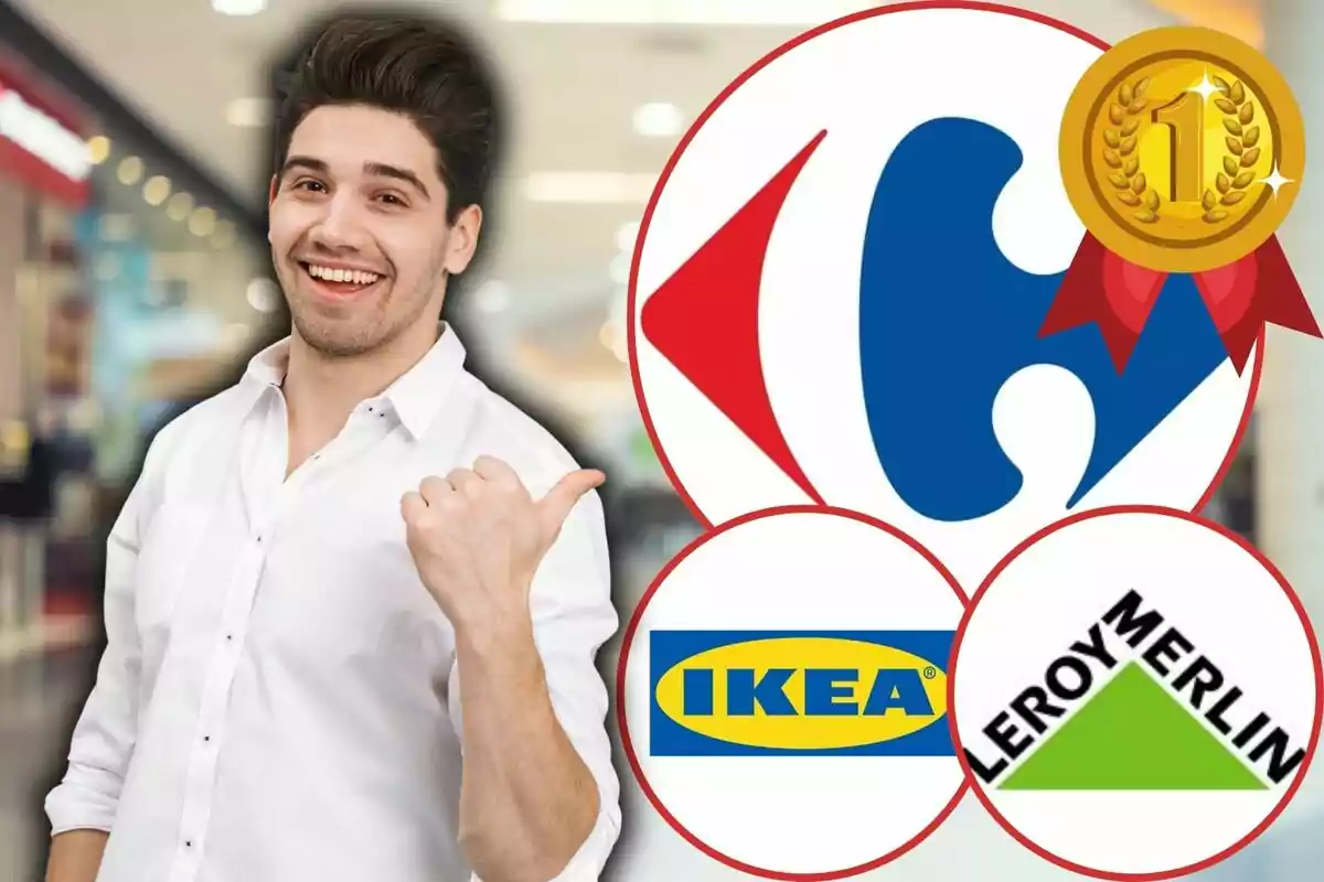 Un hombre sonriente con camisa blanca señala hacia un grupo de logotipos de tiendas, incluyendo Carrefour, IKEA y Leroy Merlin, con un símbolo de medalla dorada en la parte superior.