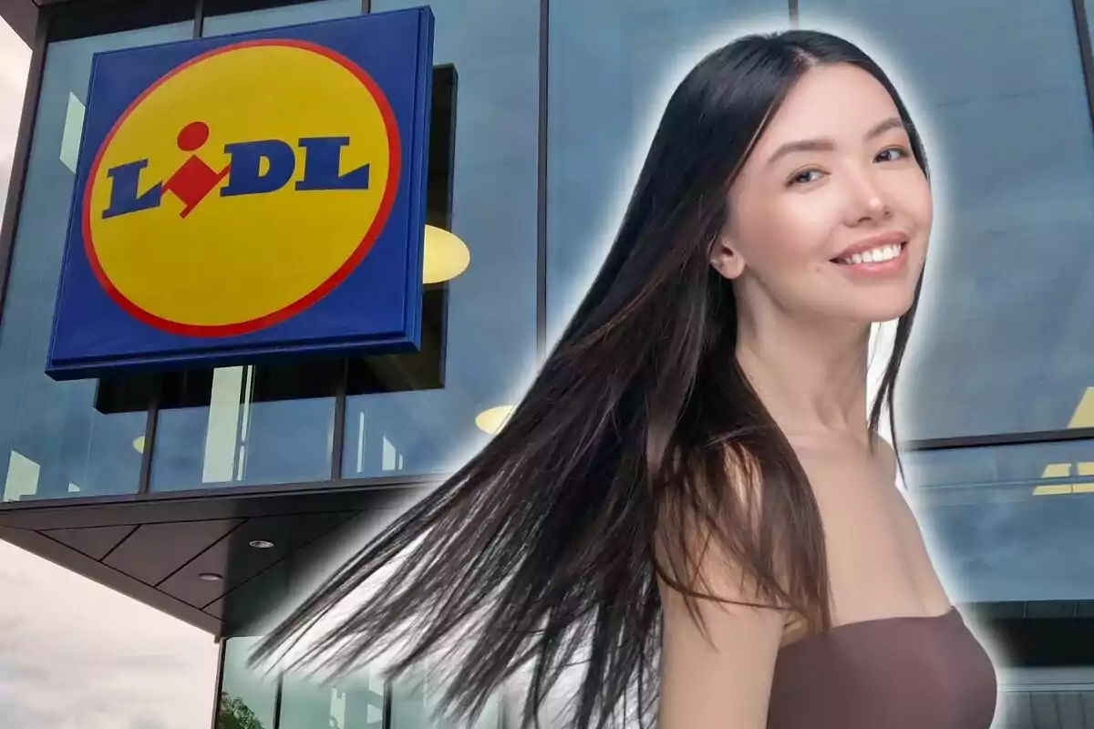 Una mujer joven sonriente con cabello largo y lacio está frente a la entrada de una tienda Lidl