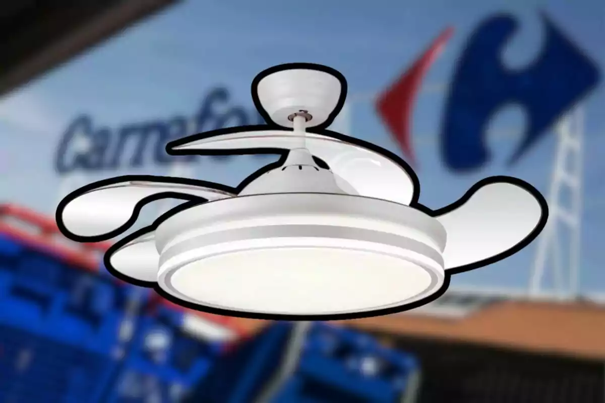 Ventilador de techo blanco con diseño moderno sobre un fondo desenfocado de un supermercado. Ventilador de techo blanco con diseño moderno sobre un fondo desenfocado de un supermercado.