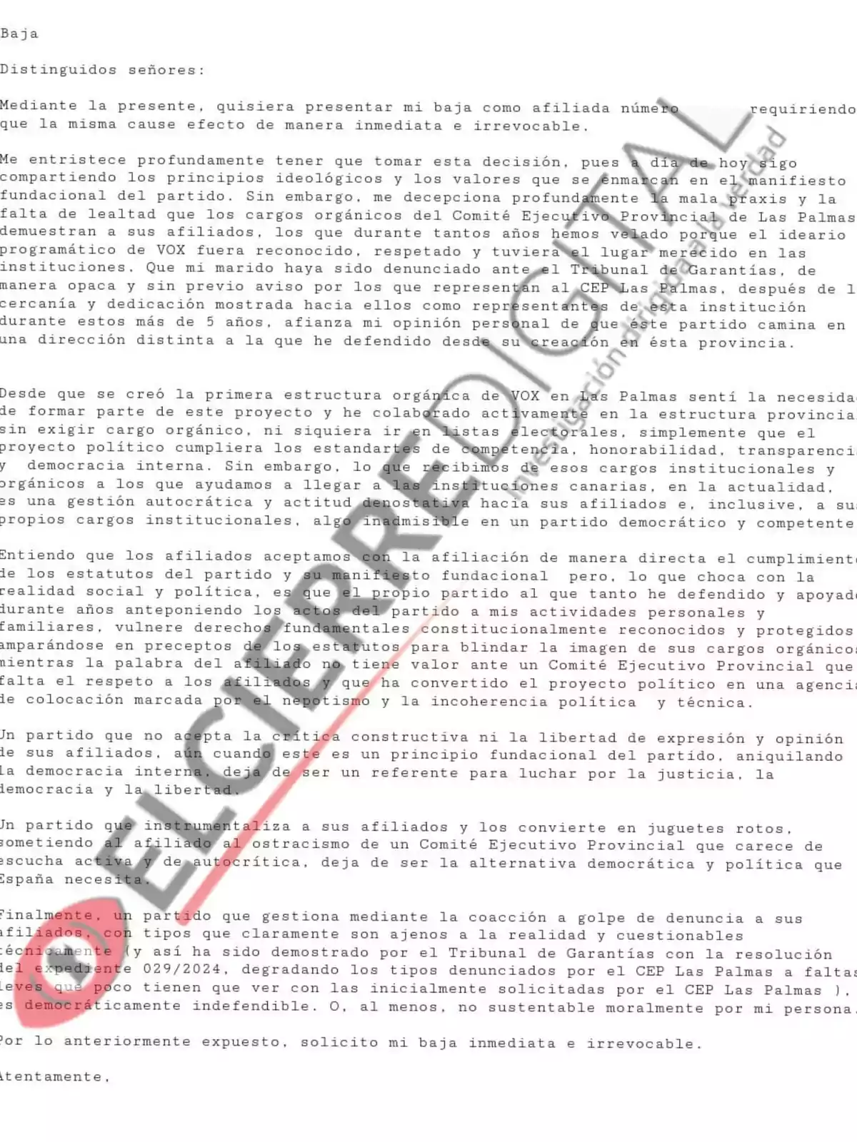 Una carta de renuncia dirigida a una organización política, expresando decepción por la falta de lealtad y malas prácticas dentro del partido, y solicitando la baja inmediata e irrevocable como afiliada.