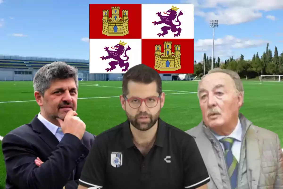 Tres hombres posan frente a un campo de fútbol con la bandera de Castilla y León al fondo
