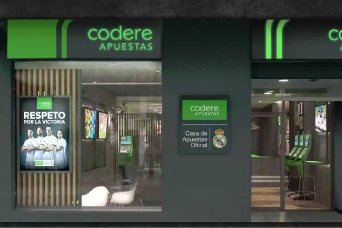 Fachada de una casa de apuestas Codere con un cartel que dice 