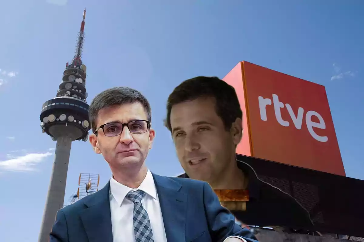 Dos hombres en primer plano con el logo de RTVE y una torre de telecomunicaciones al fondo bajo un cielo despejado