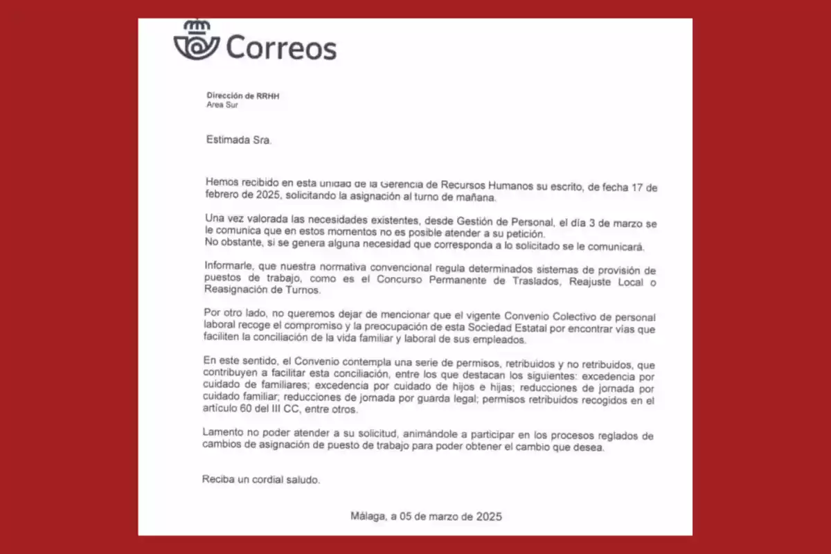 Carta de Correos dirigida a una empleada, fechada el 5 de marzo de 2025, en respuesta a una solicitud de cambio de turno, explicando que no es posible atender la petición en ese momento y mencionando la normativa y convenios relacionados con la conciliación laboral. Carta de Correos dirigida a una empleada, fechada el 5 de marzo de 2025, en respuesta a una solicitud de cambio de turno, explicando que no es posible atender la petición en ese momento y mencionando la normativa y convenios relacionados con la conciliación laboral.