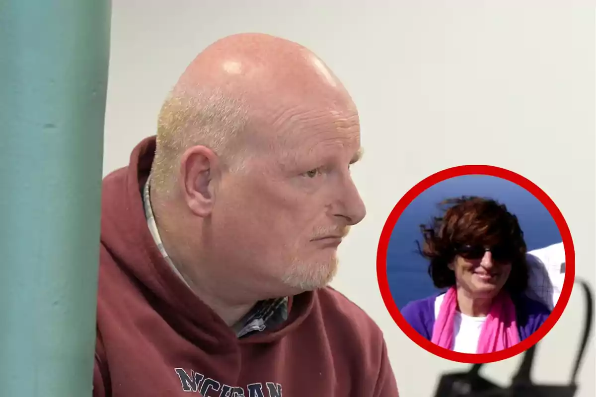 Hombre calvo con sudadera burdeos mirando hacia la derecha y un recuadro circular con la imagen de una mujer de cabello castaño y gafas de sol