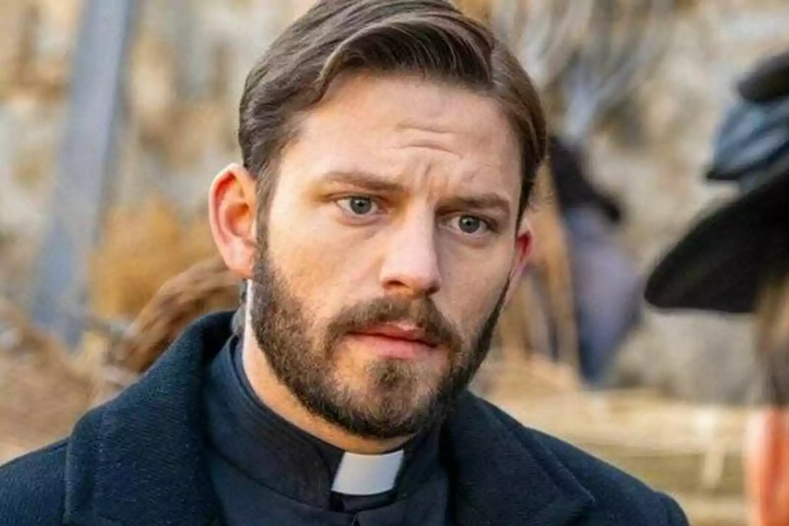 Ya es oficial: Daniel Schröder rompe con todo y da el paso final en 'La  Promesa'