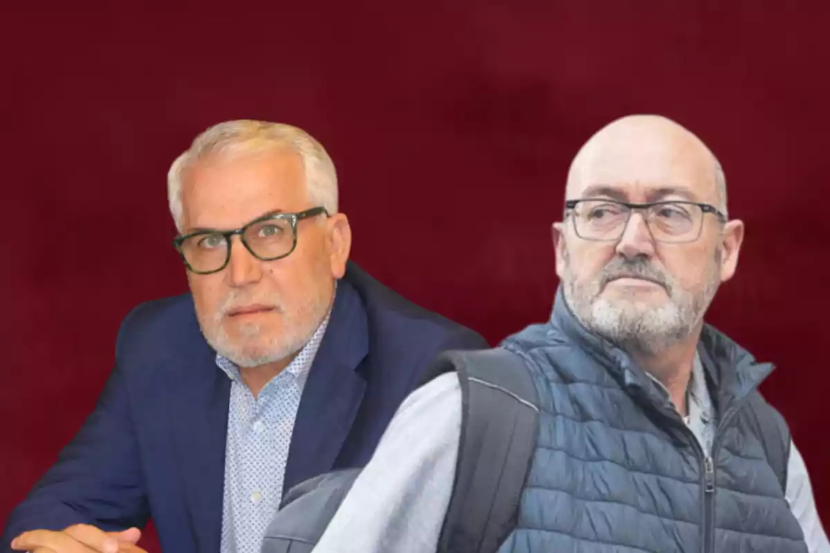Dos hombres con barba y gafas, uno con chaqueta azul y el otro con chaleco acolchado, sobre un fondo rojo oscuro.