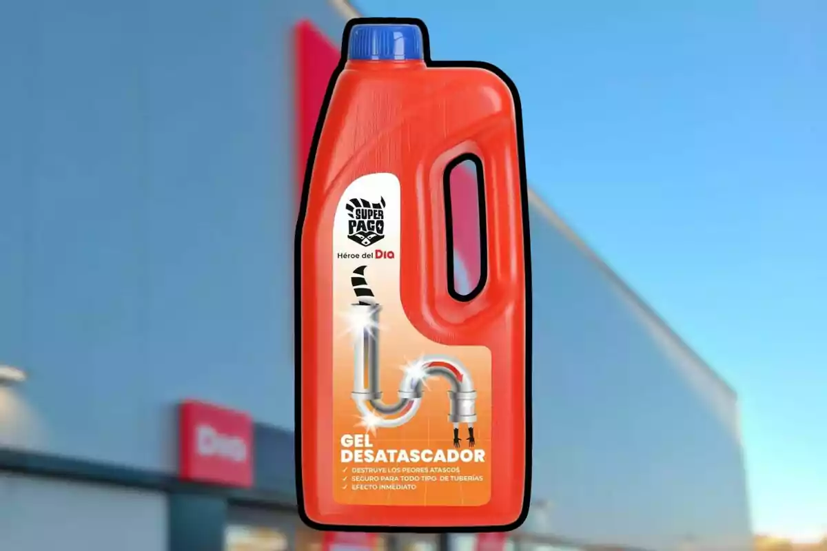 Botella de gel desatascador de color rojo con tapa azul y etiqueta que muestra un gráfico de tuberías y texto promocional sobre su efectividad. Botella de gel desatascador de color rojo con tapa azul y etiqueta que muestra un gráfico de tuberías y texto promocional sobre su efectividad.