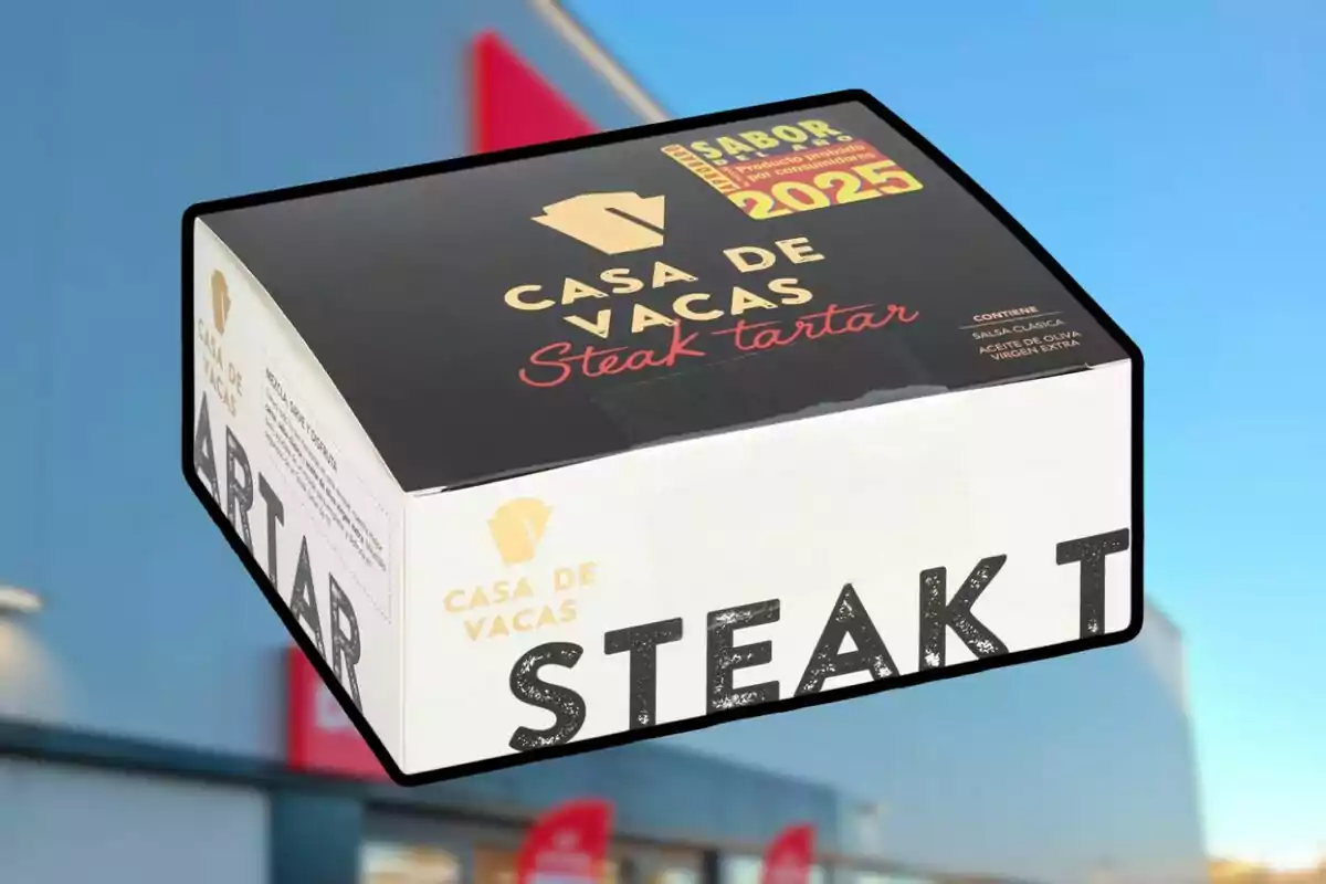 Caja de producto de la marca Casa de Vacas con diseño de steak tartar y texto que indica Caja de producto de la marca Casa de Vacas con diseño de steak tartar y texto que indica