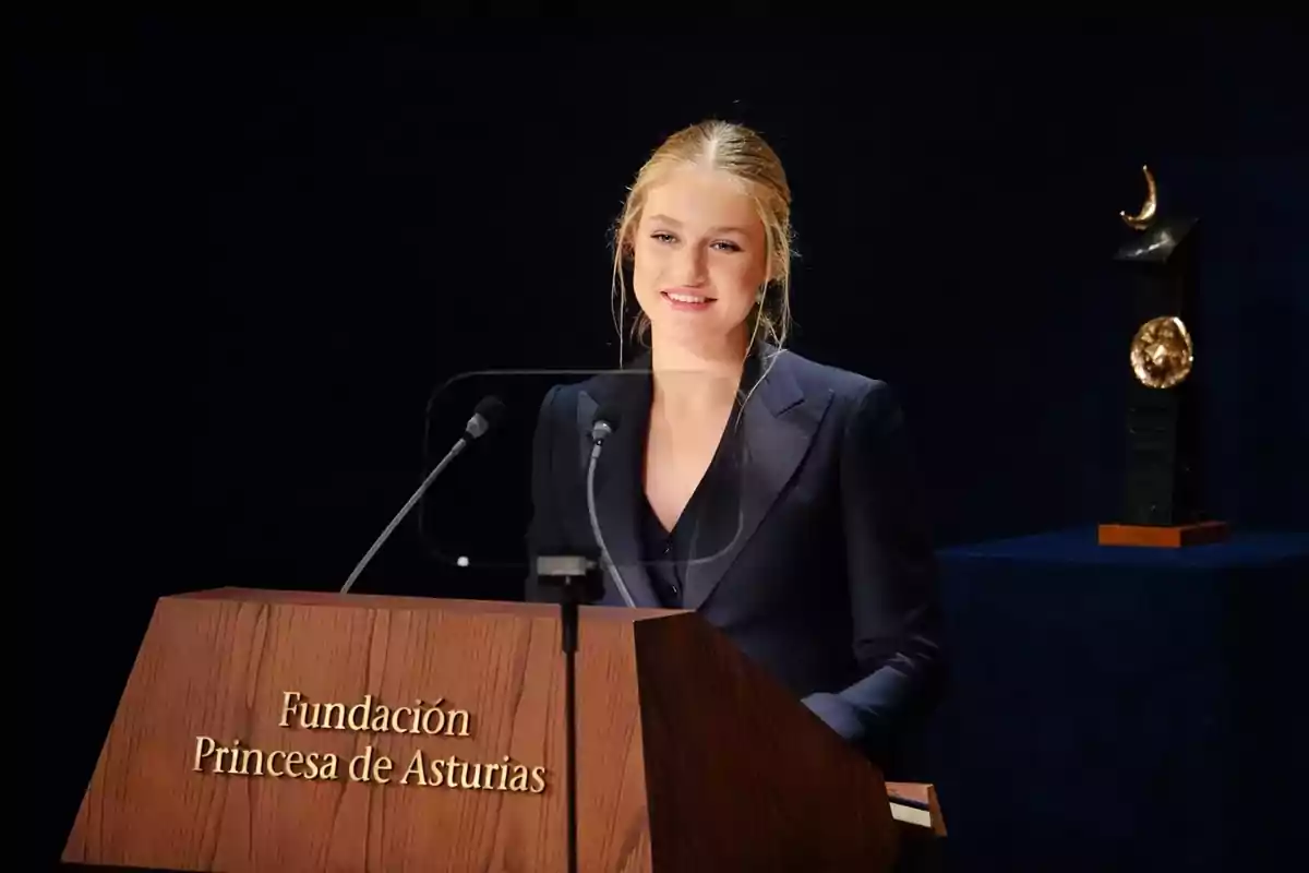 La princesa Leonor hablando en un atril de la Fundación Princesa de Asturias durante la entrega de los Premios Princesa de Asturias 2024