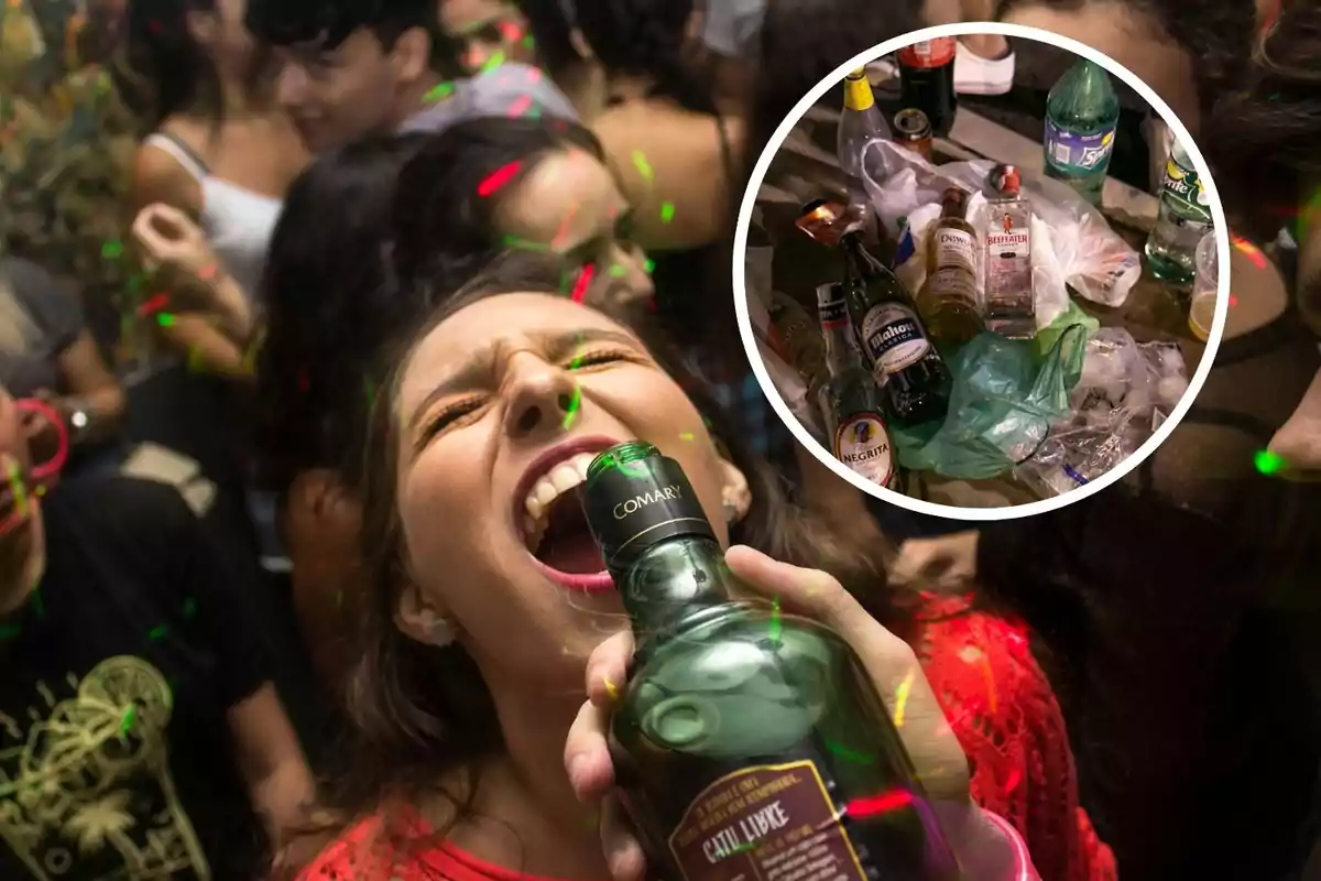 Una mujer en una fiesta sostiene una botella de alcohol mientras canta o grita, con un círculo insertado que muestra una mesa llena de botellas y bebidas.