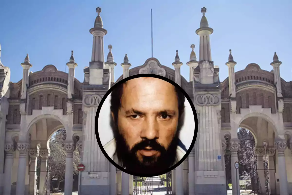 Un hombre con barba en un círculo superpuesto sobre una entrada arquitectónica con columnas y arcos.