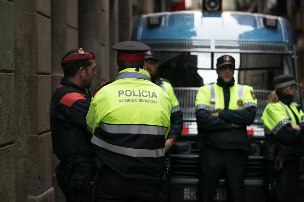 Un agente de Mossos d