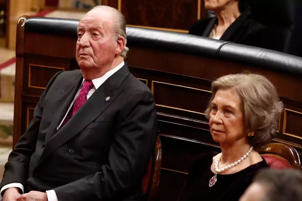 Los reyes eméritos don Juan Carlos I y doña Sofía en el acto conmemorativo del 40º aniversario de la Constitución de 1978