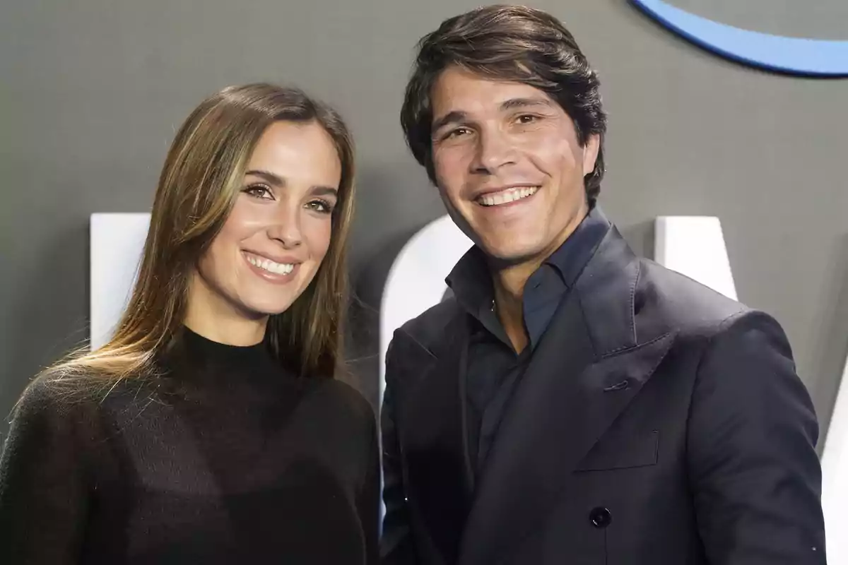 María Pombo y Pablo Castellano posan en el photocall durantte la premiere de la docuserie 'Pombo', a 27 de noviembre de 2023, en Madrid (España).